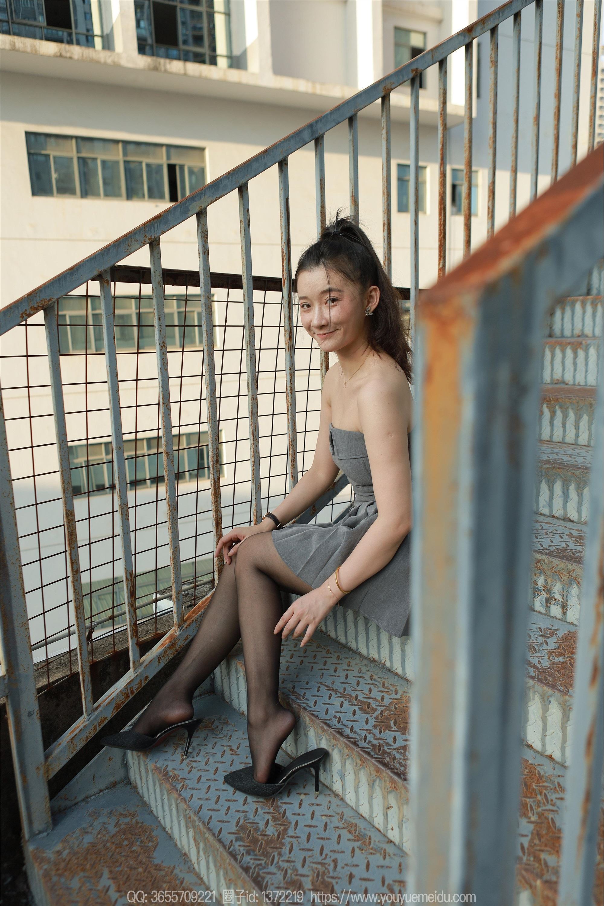 IESS异思趣向  2023.11.01 丝享家 1574 秋秋《灰色小礼裙》